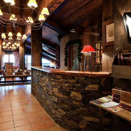 With Fireplace And Wi-fi In Arc 2000